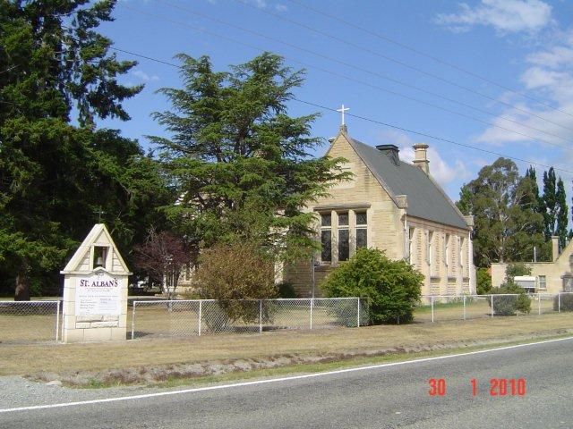 2435 .. St Alban's Chapel and Vicarage .. Kurow